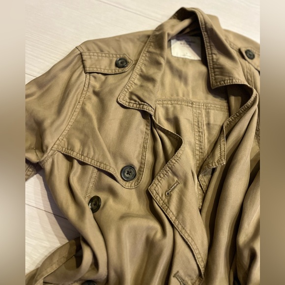 Light Abercrombie Trench Coat - Picture 3 of 4